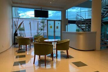 هتل Enterprise Inn Poliforum