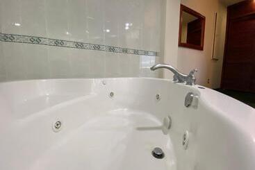هتل Enterprise Inn Poliforum