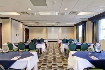 هتل Homewood Suites By Hilton Toronto Mississauga