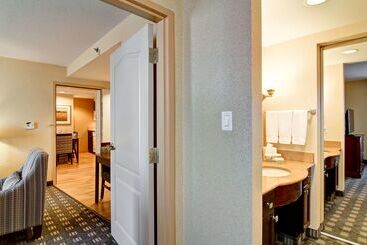 هتل Homewood Suites By Hilton Toronto Mississauga