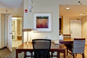 هتل Homewood Suites By Hilton Toronto Mississauga