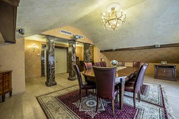 Imperial Hotel & Restaurant