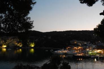 هتل Kavos