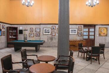 Отель Morales Historical & Colonial Downtown Core
