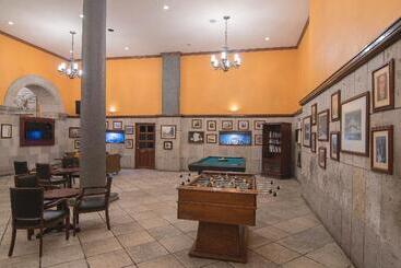 Отель Morales Historical & Colonial Downtown Core