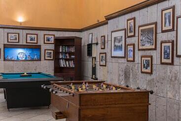 Отель Morales Historical & Colonial Downtown Core