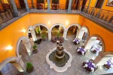 Отель Morales Historical & Colonial Downtown Core