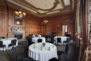 One King West Hotel And Residence