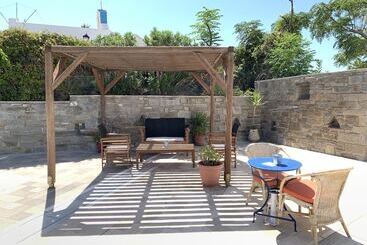 酒店 Pandrossos