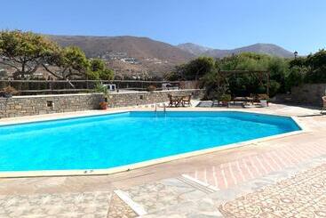 酒店 Pandrossos