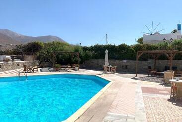 酒店 Pandrossos