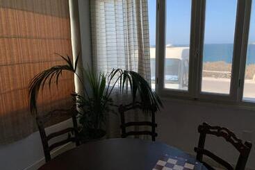 酒店 Pandrossos