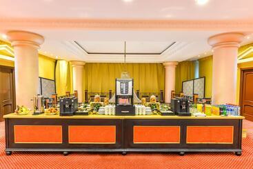 هتل Phoenicia Grand