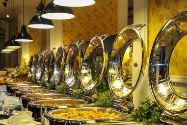 هتل Phoenicia Grand