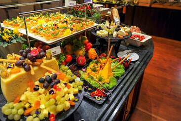 هتل Phoenicia Grand