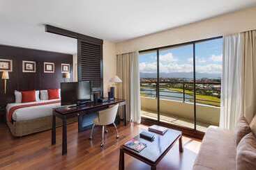 Ramada Hotel & Suites By Wyndham Noumea