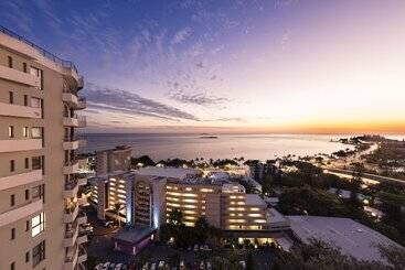 Ramada Hotel & Suites By Wyndham Noumea