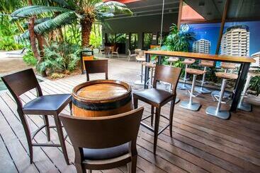 Ramada Hotel & Suites By Wyndham Noumea