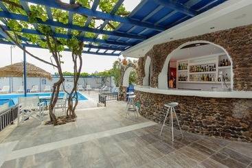هتل Rivari Santorini