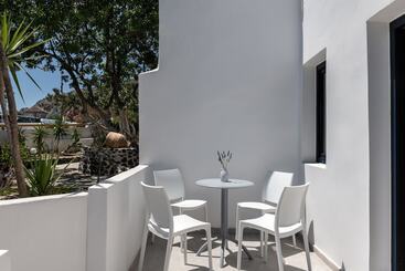 هتل Rivari Santorini