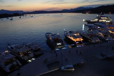 هتل The Manessi City Boutique