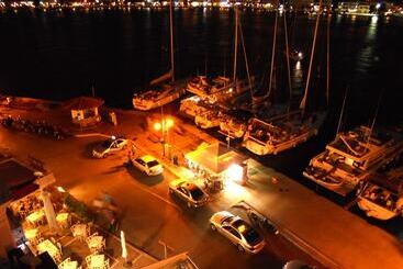 هتل The Manessi City Boutique