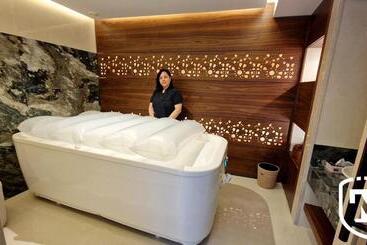 Oceana Hotel & Spa Focussed Adults
