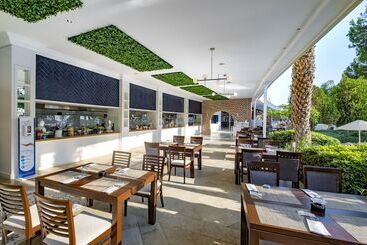 هتل Utopia Beach Club