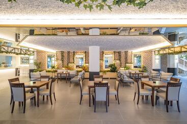 هتل Utopia Beach Club