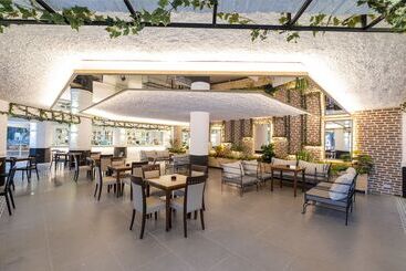 هتل Utopia Beach Club