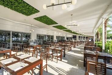 هتل Utopia Beach Club
