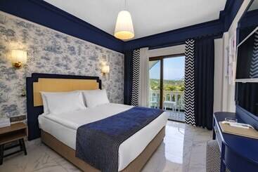 هتل Utopia Beach Club