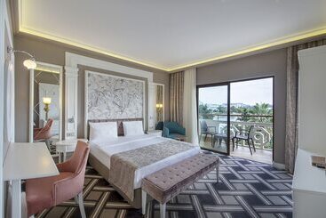 هتل Utopia Resort & Residence