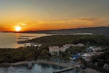 هتل Utopia Resort & Residence