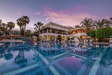 هتل Utopia Resort & Residence
