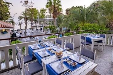 هتل Utopia Resort & Residence