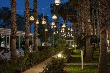هتل Utopia Resort & Residence