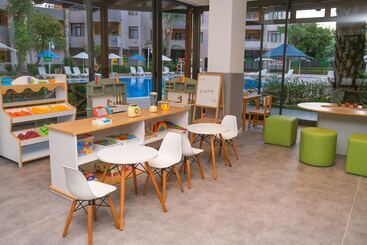 هتل Utopia Resort & Residence