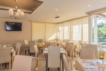 Planos Beach Hotel