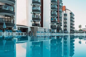 هتل Grand Uysal Beach & Spa