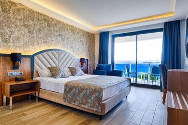 هتل Grand Uysal Beach & Spa