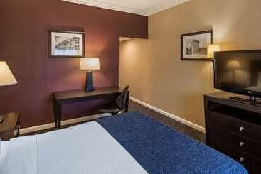 هتل Best Western Greenfield Inn