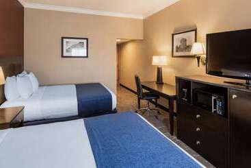هتل Best Western Greenfield Inn
