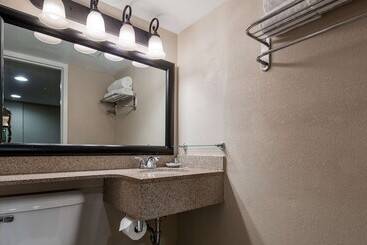 هتل Best Western Greenfield Inn