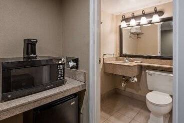 هتل Best Western Greenfield Inn