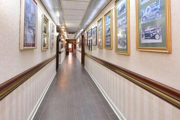 هتل Best Western Greenfield Inn