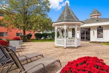 هتل Best Western Greenfield Inn
