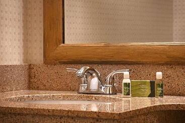هتل Best Western Greenfield Inn