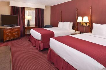 هتل Best Western Greenfield Inn