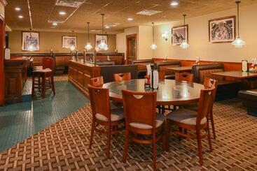 هتل Best Western Greenfield Inn